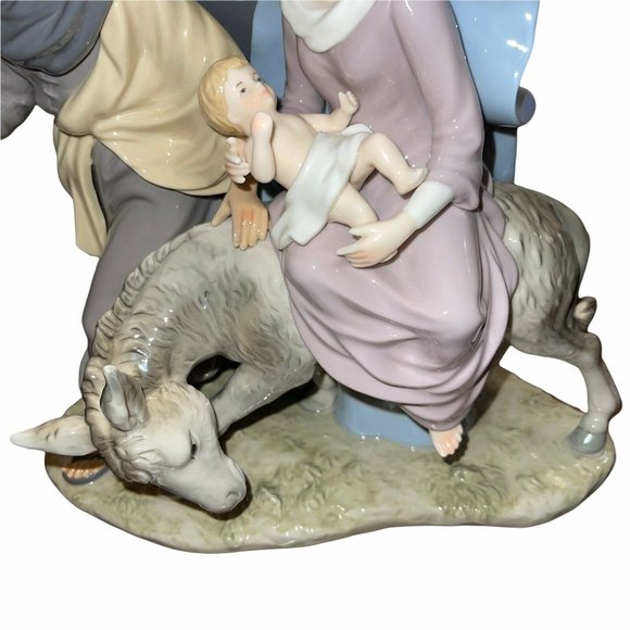 CLASSIC TREASURES Joseph Mary Baby Jesus Sculpture Fine Porcelain NO STAFF/BOX - Picture 2 of 12